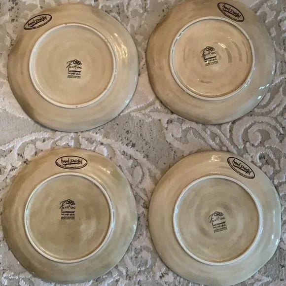 Plates - Picture 2 of 3